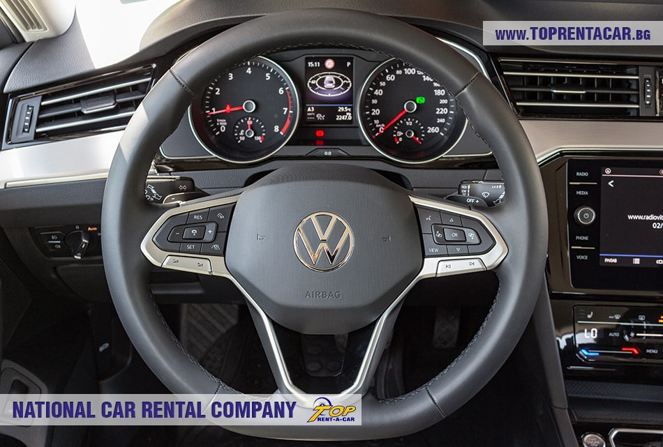 VW Passat универсал 2021 с многофункциональным рулевым колесом VW Passat универсал 2021 с многофункциональным рулевым колесом